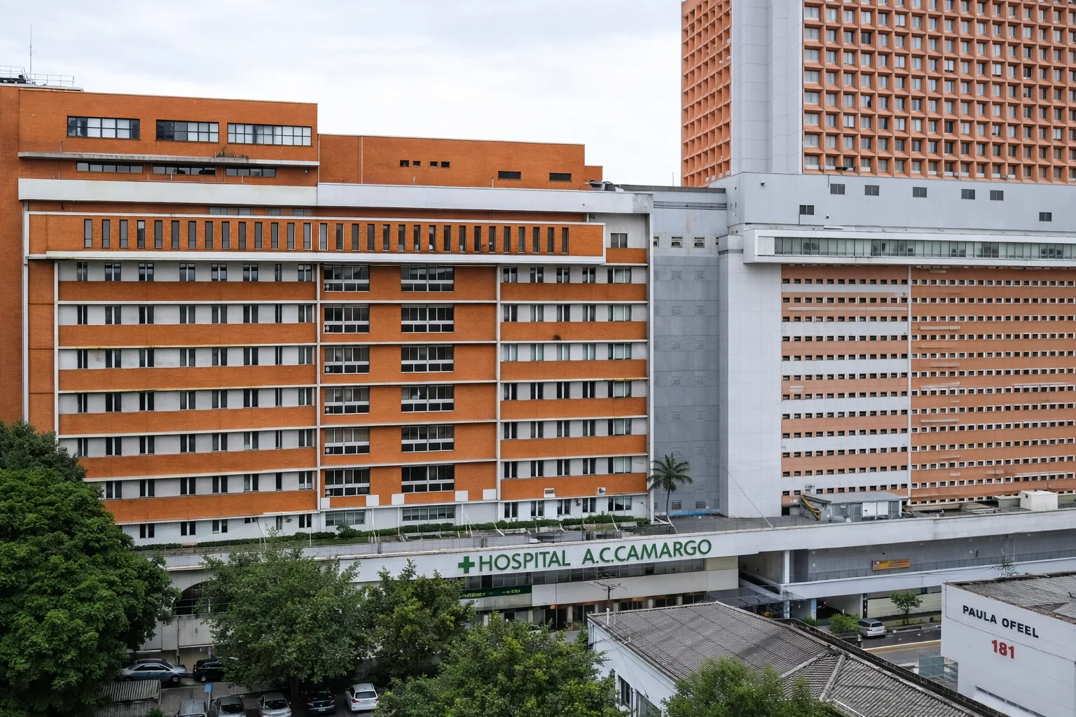Hospital A.C. Camargo — restauração de fachada Liberdade SP